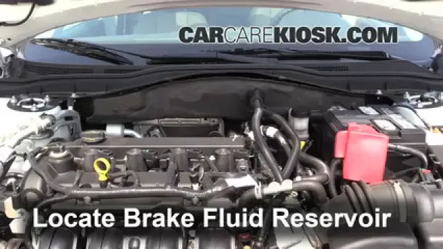 2011 Ford Fusion SEL 2.5L 4 Cyl. Liquide de frein Contrôler le niveau de liquide de frein